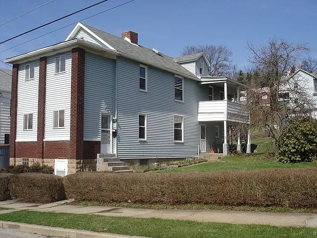612 9th St photo 1