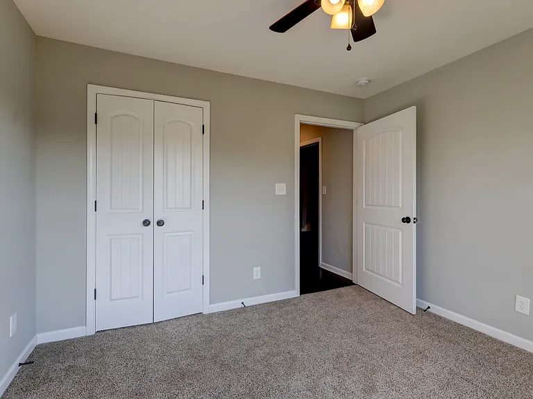 1008 Meadowview Ln — Photo 56
