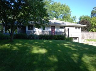 5132 Holiday Rd, Minnetonka, MN 55345