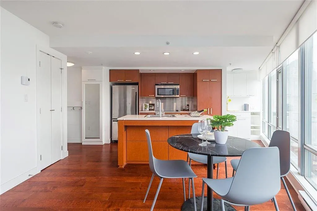 2 bed, 800 sqft, $3,400 — Photo 3