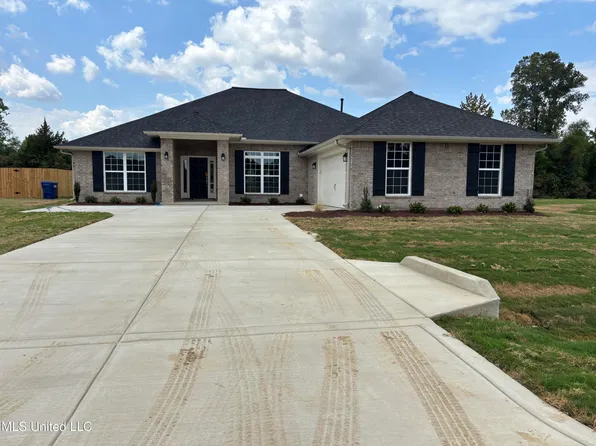 7649 Mary McCoy Dr, Horn Lake, MS 38637