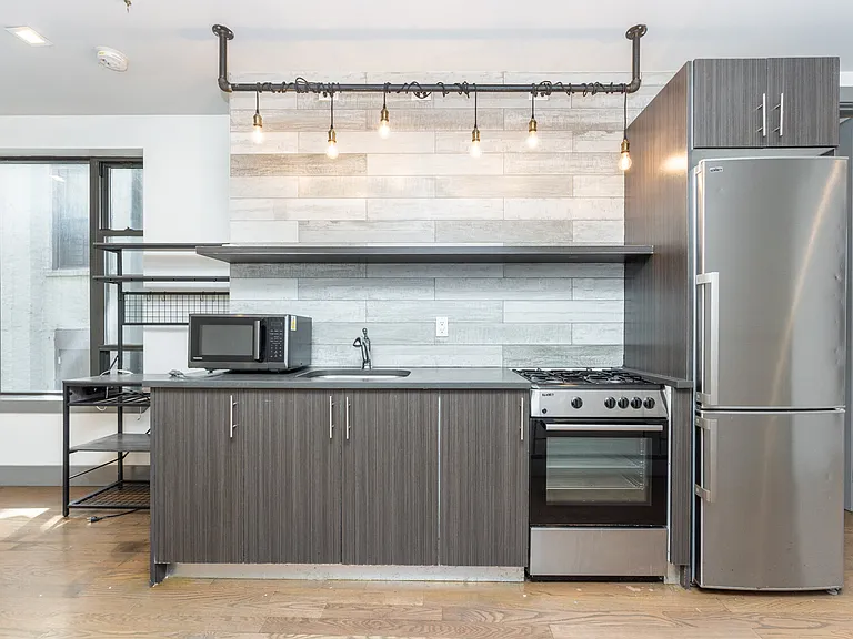 1649 Summerfield St #3C — Photo 1