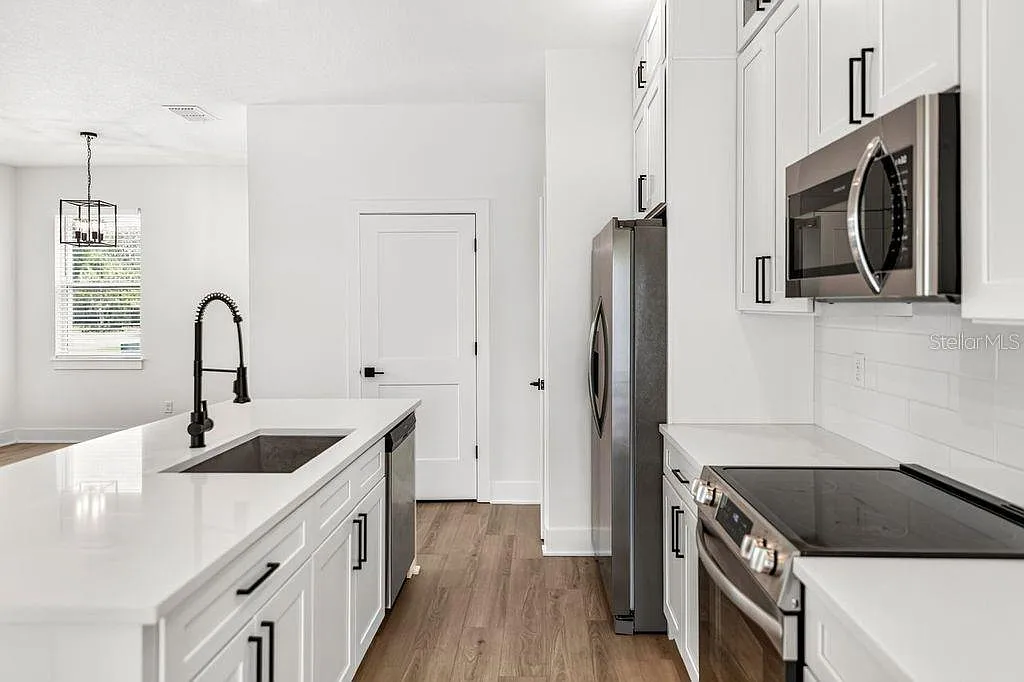 3 bed, 2.5 bath, 1862 sqft, $3,300 — Photo 4