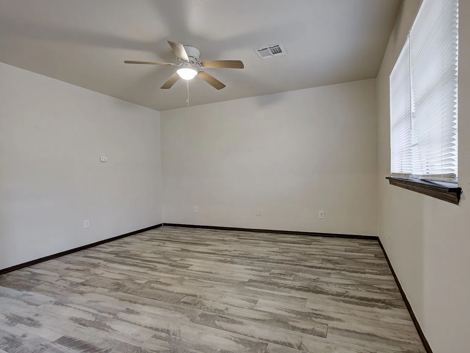 1420 Oakcrest Avenue - 1 — Photo 4