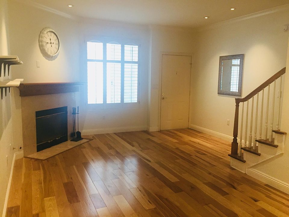 1st image of 13030 Moorpark St APT 11