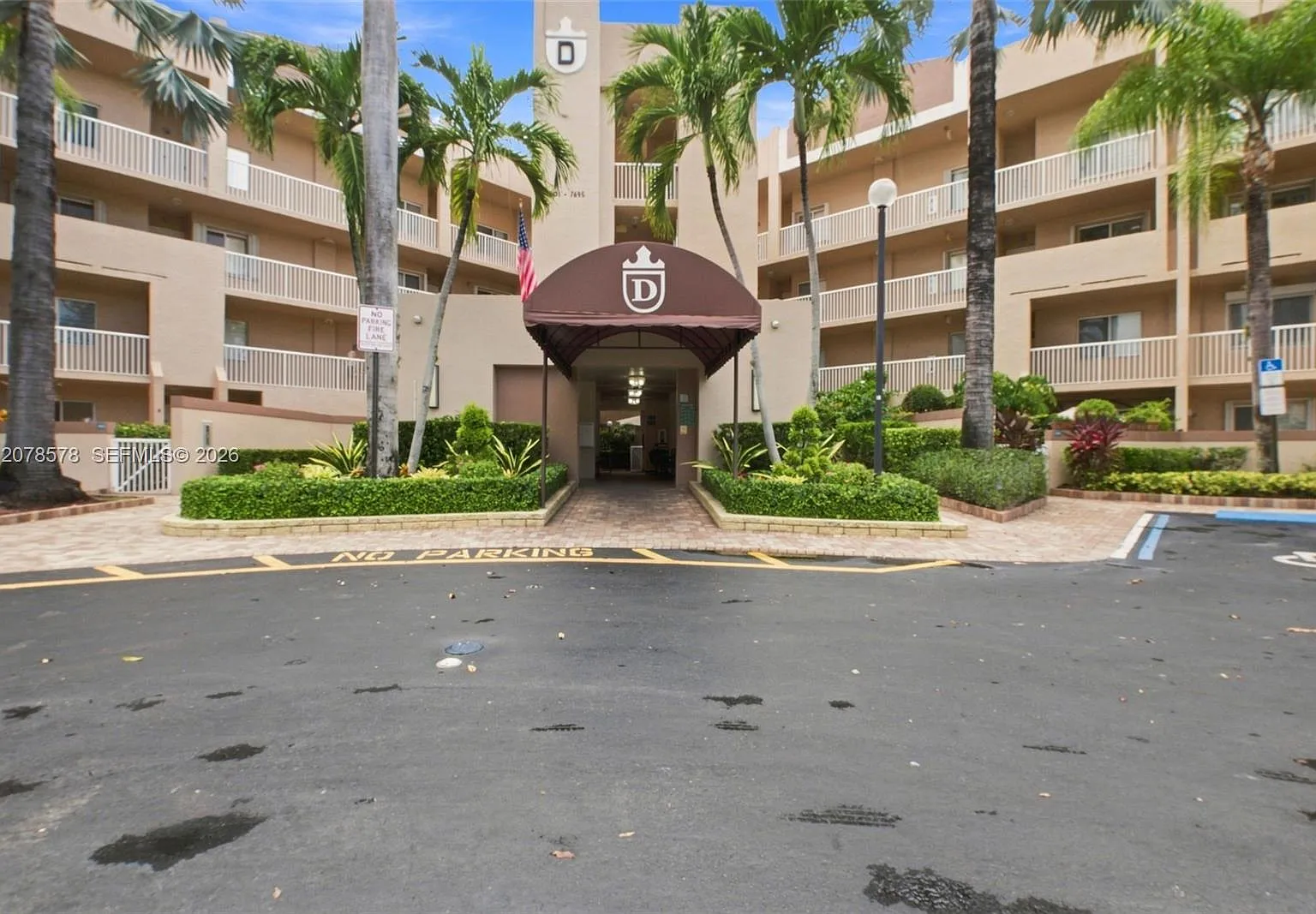 Granville Condominium — Photo 1
