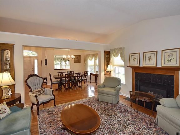 5th image of 30 Parkland Ct