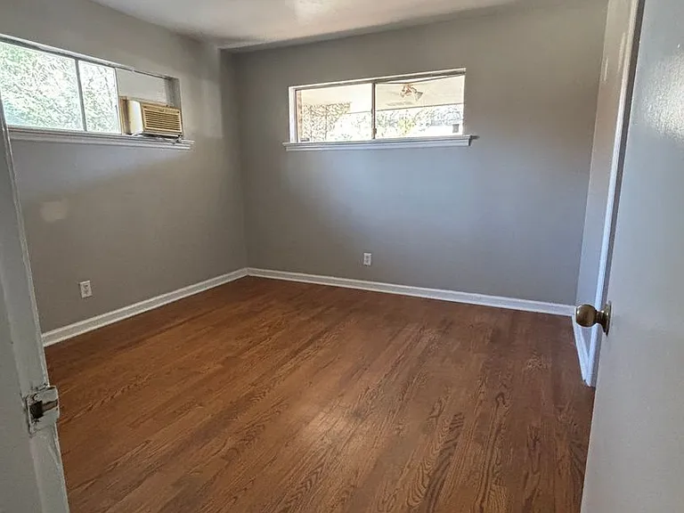 1231 John Ross Road — Photo 3