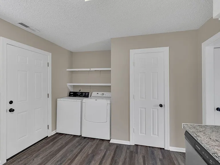 2439 Paulawood Dr — Photo 14