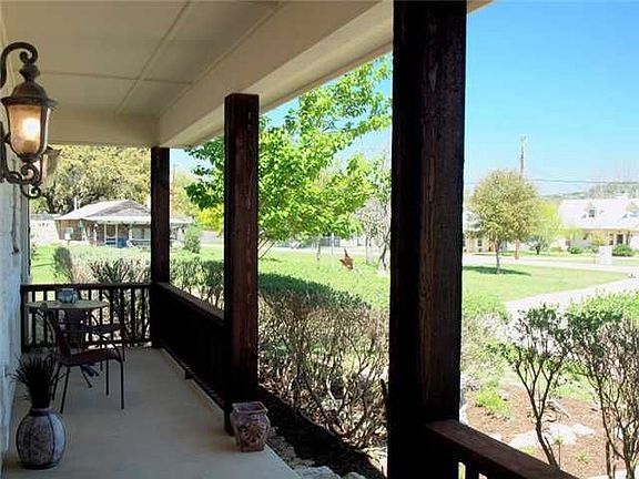 4th image of 239 Blanco Dr
