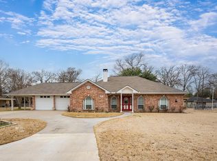109 Meadowood Rd, Mabank, TX 75156