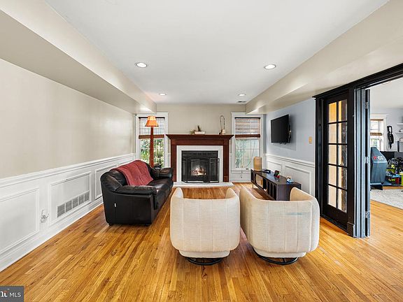 5th image of 36 Kensington Dr