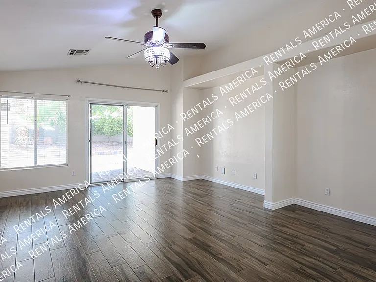 15428 W Mauna Loa Ln — Photo 5