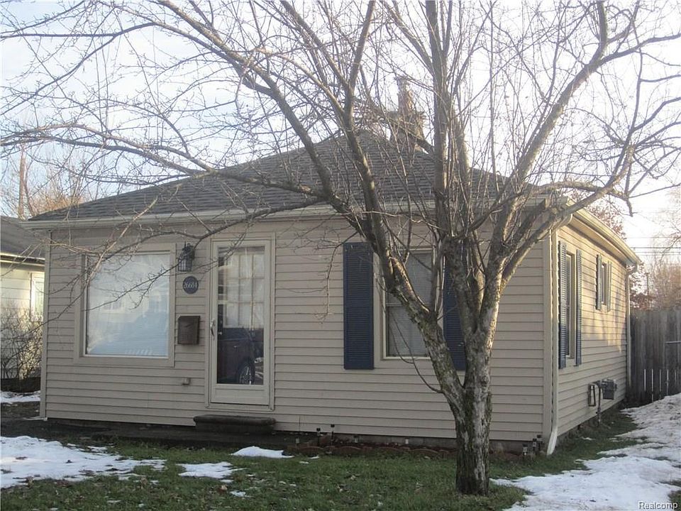 1st image of 26684 Couzens Ave