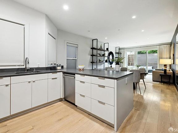 5th image of 1521 Jones St