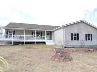 911 N Lake George Rd, Attica, MI 48412