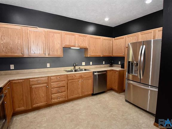 5th image of 7434 S Louise Ave APT 203