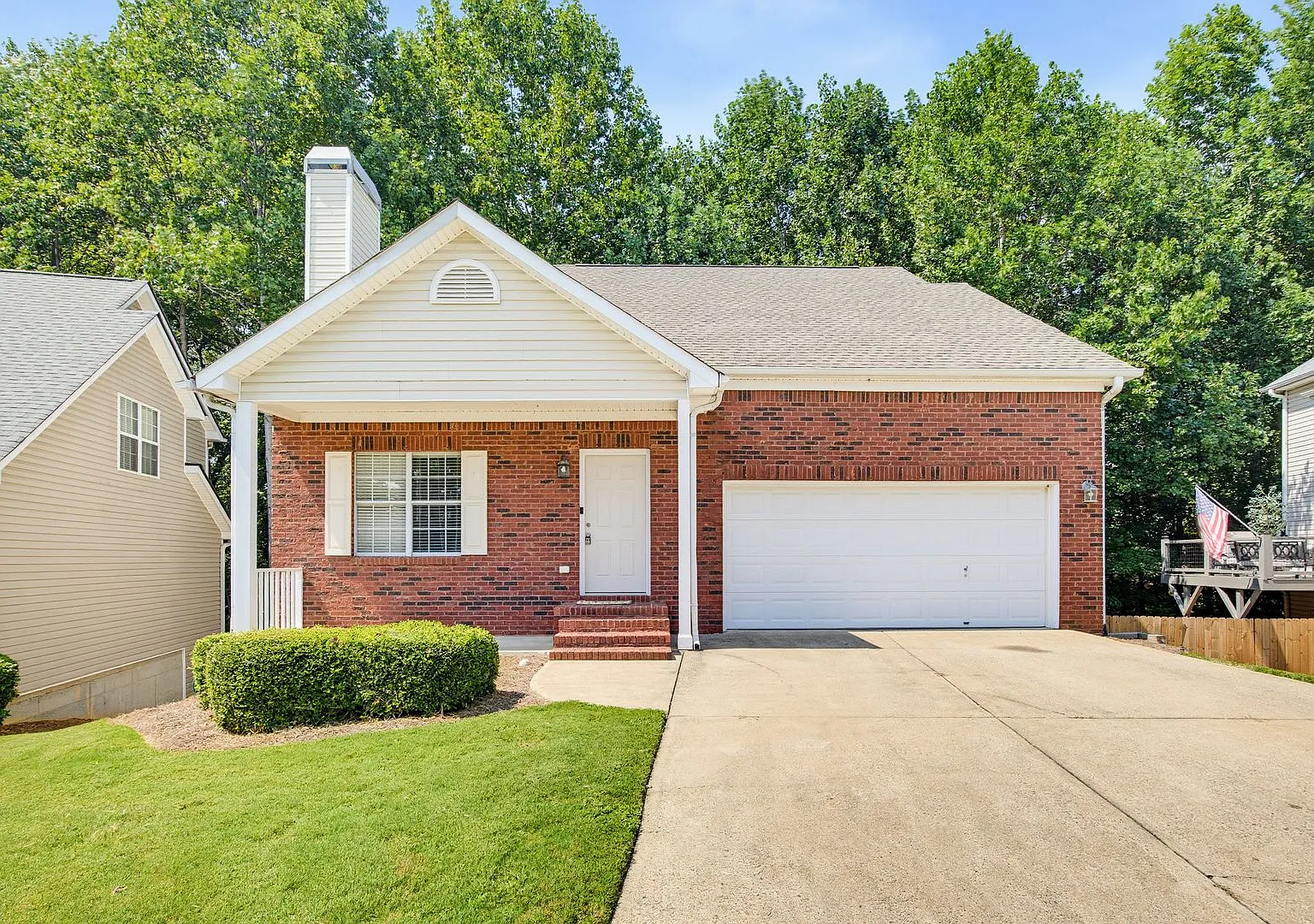 Fantastic 3 bed/2.5 bath single family home in excellent Woodstock location ! — Photo 1