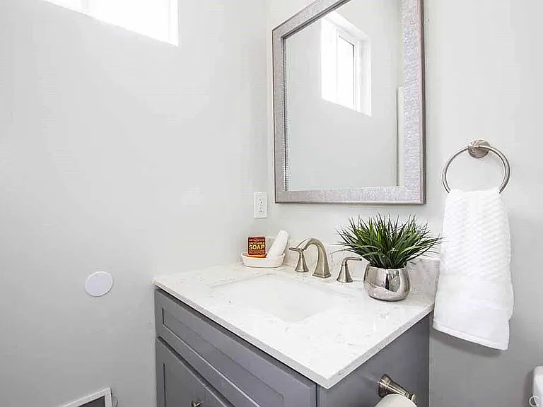 7760 Tujunga Ave — Photo 11