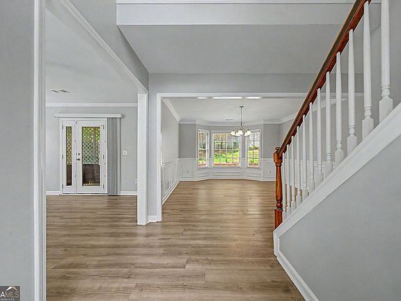 2nd image of 566 Parliament St
