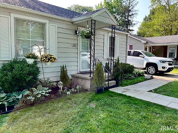 2nd image of 2505 N Maplewood Ave