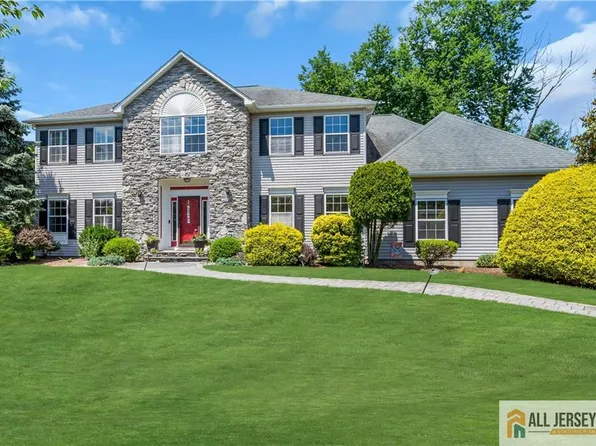 6 Whispering Pines Way, Piscataway, NJ 08854
