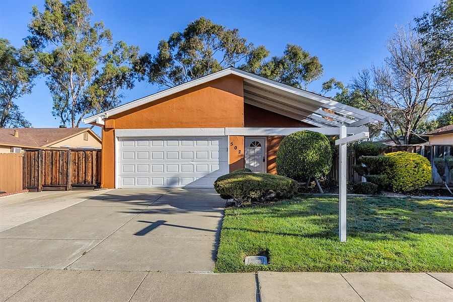 1st image of 502 Cedar Dr