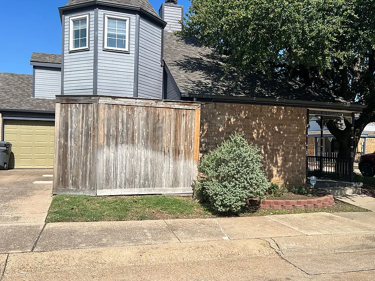 10913 Gable Dr — Photo 2