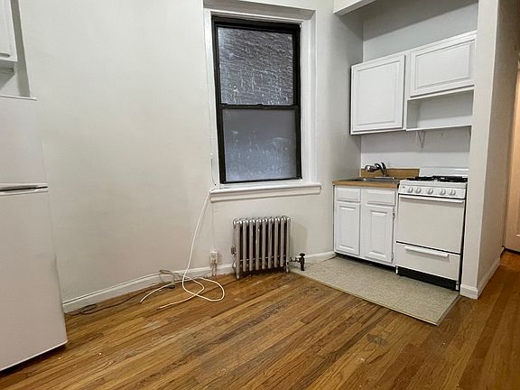 3rd image of 70 E 7th St APT 1D