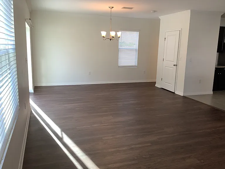 807 Wiltonway Dr — Photo 3
