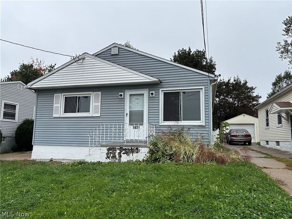 1st image of 1928 13th St SW