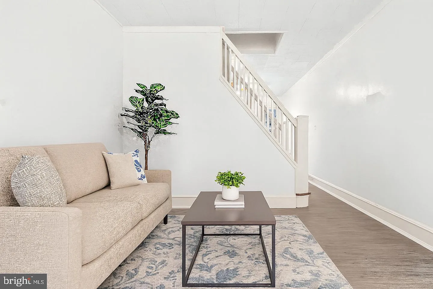 3 bed, 930 sqft, $1,950 — Photo 4