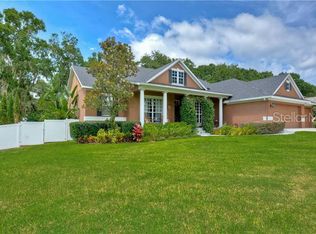 511 Crowned Eagle Ct, Valrico, FL 33594