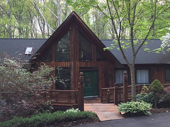 2nd image of 816 Cloudland Dr