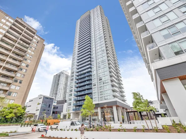 10448 University Dr #902, Surrey, BC V3T 1V6