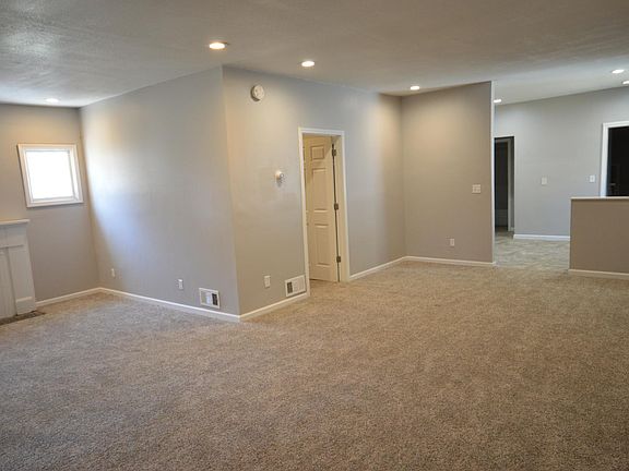 3rd image of 1847 Hoyt St