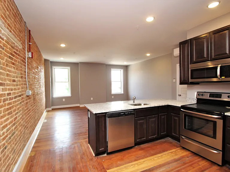 1017 Saint Paul St — Photo 8