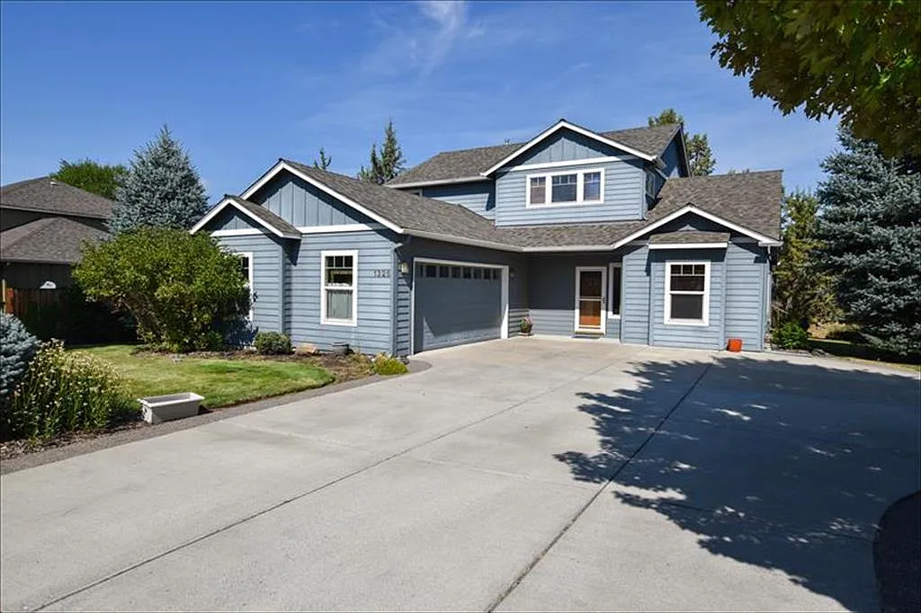 1326 SW Rimrock Way photo 1