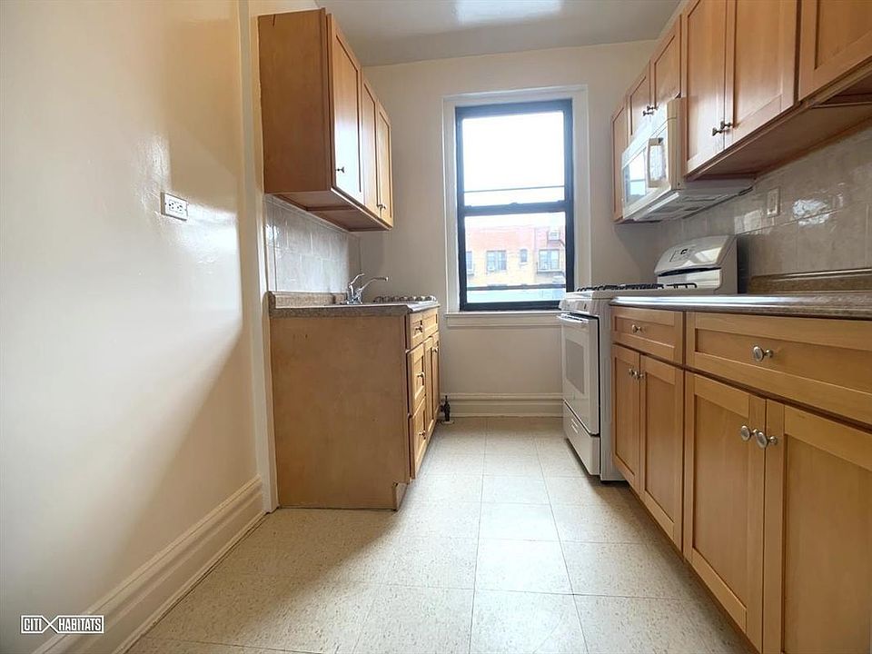 1st image of 3121 29th St APT 4C