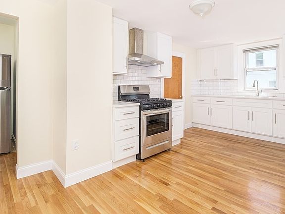 2nd image of 11 Crawford St Floor 2