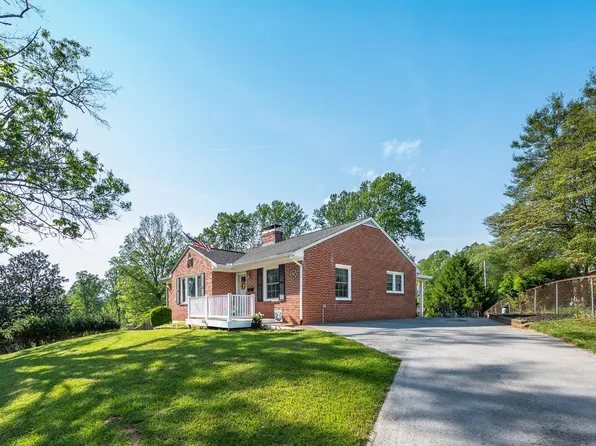 1235 Ashland Cir, Bedford, VA 24523