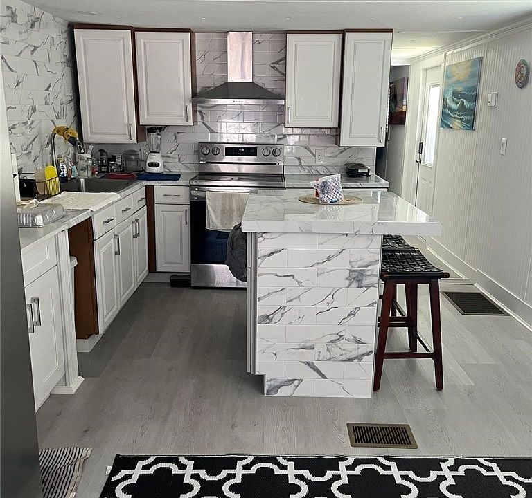 1st image of 615 Bougainvillea Ct