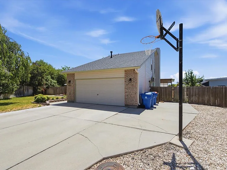 4426 S Tinker Ave — Photo 25