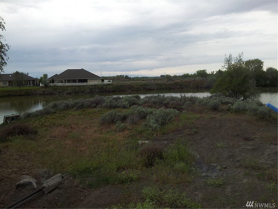 2nd image of 820 Camas Pl
