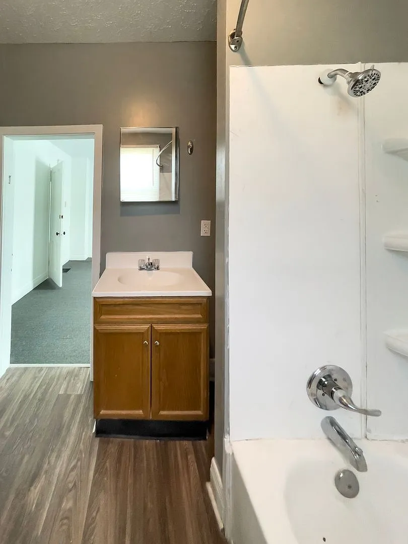 834 W North St - The Ultimate Ball State Rental | 4 Bedrooms, 2 Baths, Pet Friendly — Photo 3