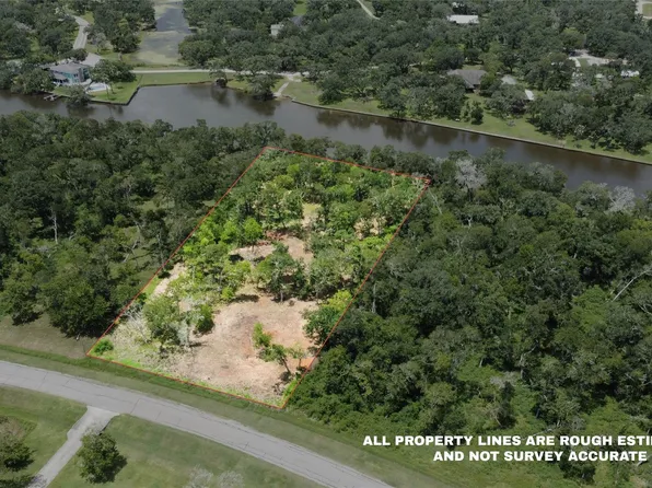 32126 Bayou Bnd, Richwood, TX 77515