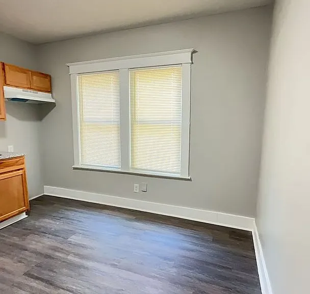 1724 W Ormsby Ave — Photo 9