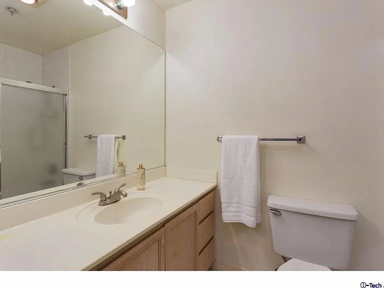 2469 Montrose Ave #E — Photo 17