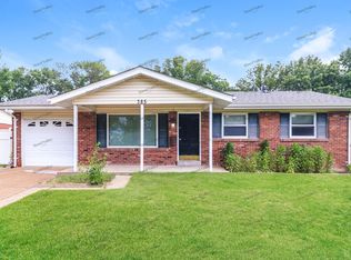 385 Patterson Ln, Florissant, MO 63031