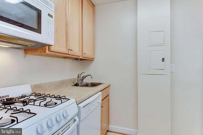1129-1021 Arlington Blvd #1129 — Photo 11